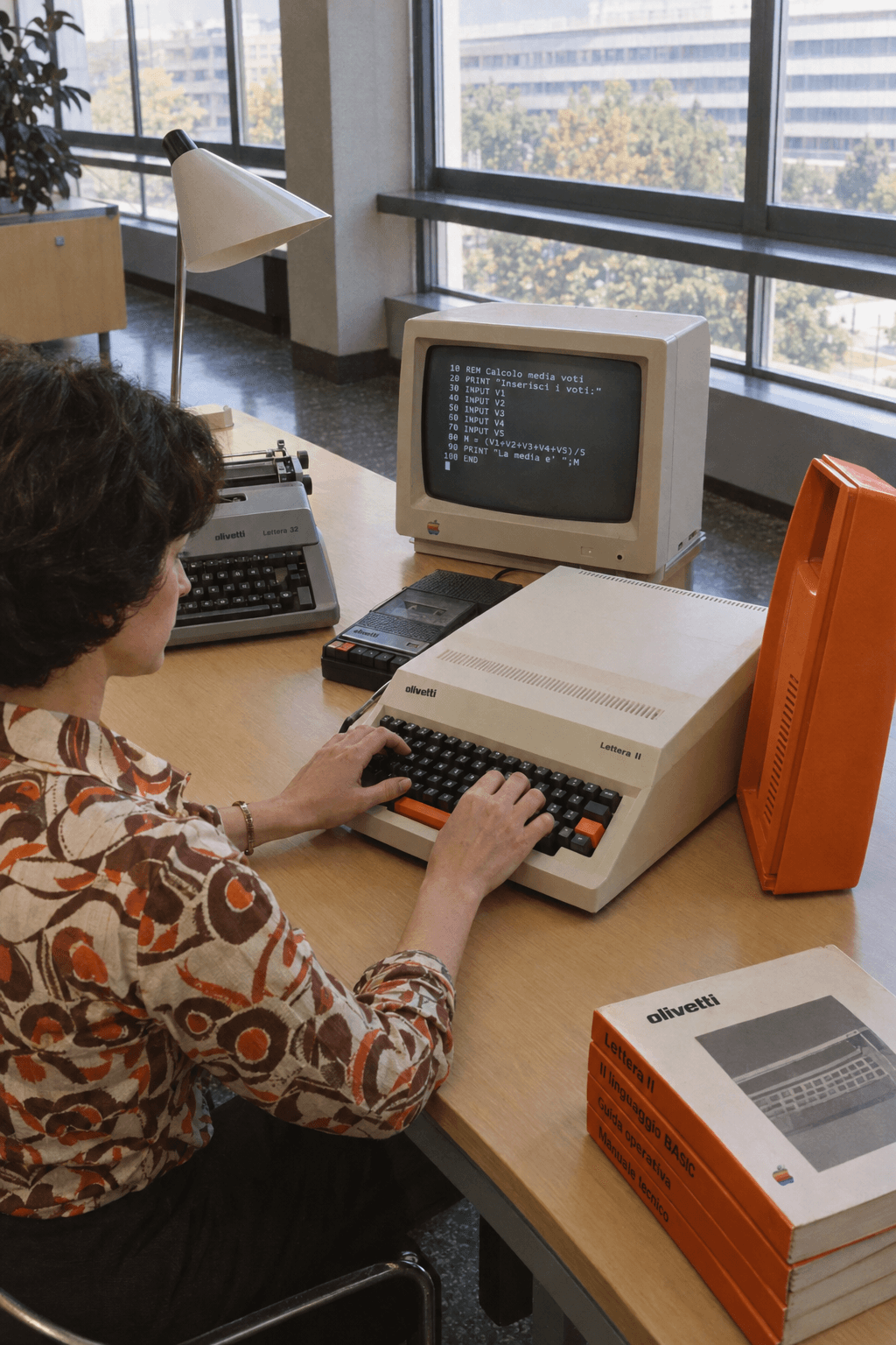 Apple × Olivetti Lettera II, in use