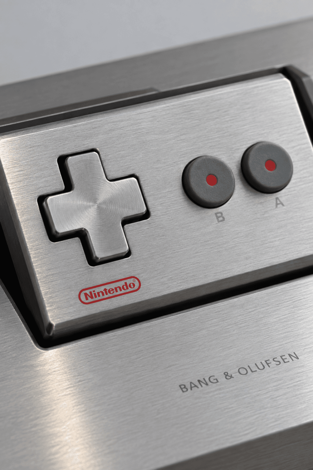 Nintendo × Bang & Olufsen Beocenter 7700 NES, detail