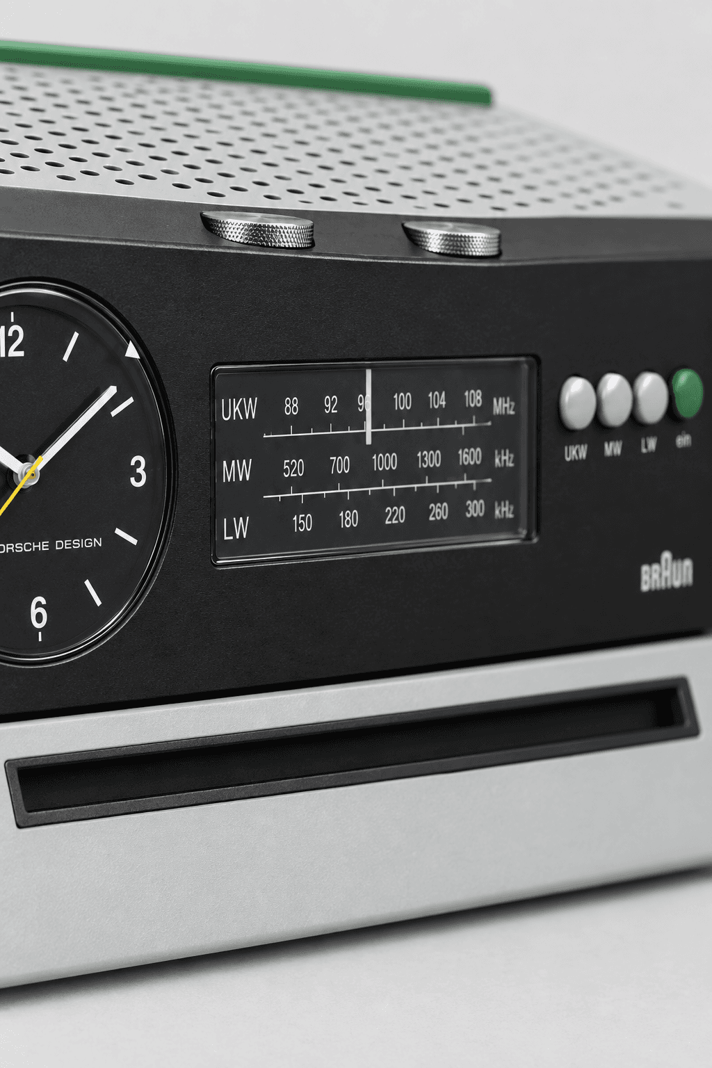 Porsche Design × Braun T 911, detail